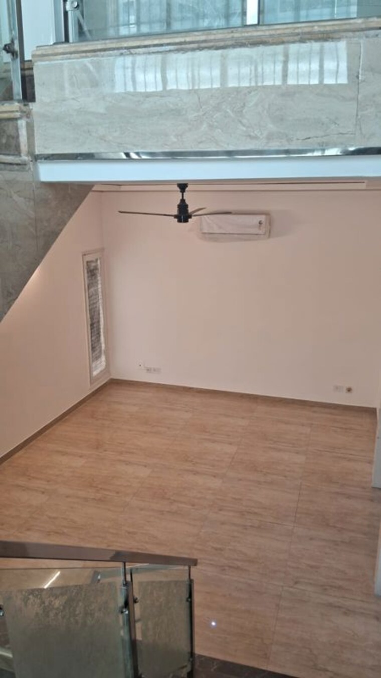 Room, dlf phase i 5 Bedroom 300 Sq.Ft. Villa In Dlf Phase I Gurgaon 10276815