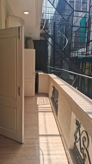 Balcony in 5 BHK Villa at Dlf Phase I – for Rent