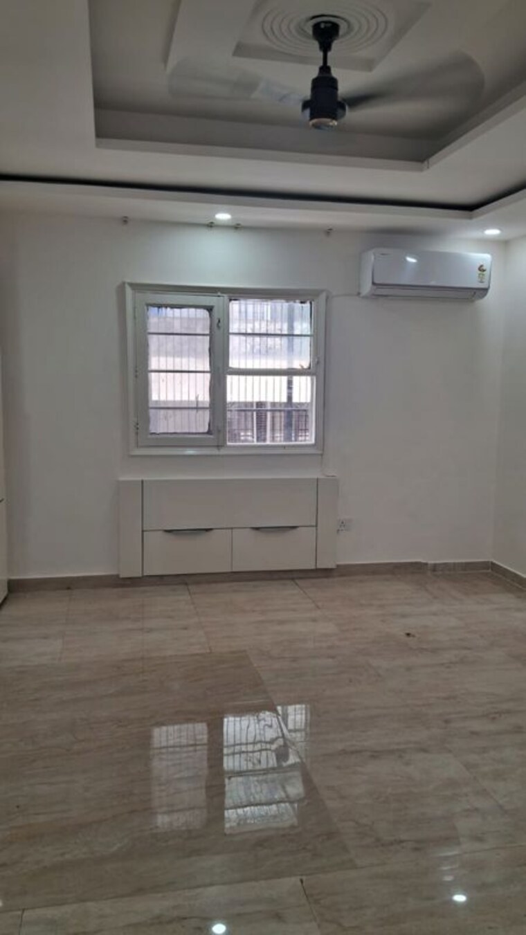 Room, dlf phase i 5 Bedroom 300 Sq.Ft. Villa In Dlf Phase I Gurgaon 10276815
