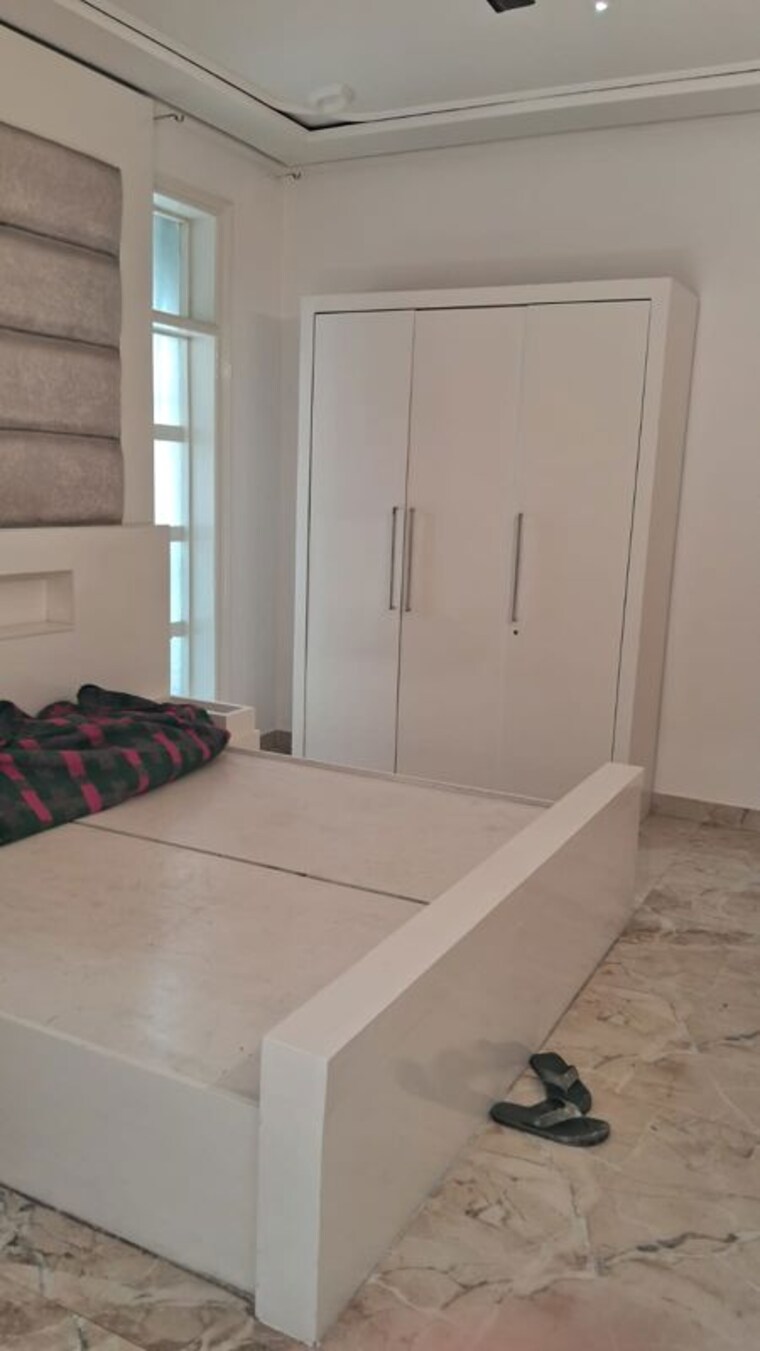 Room, dlf phase i 5 Bedroom 300 Sq.Ft. Villa In Dlf Phase I Gurgaon 10276815