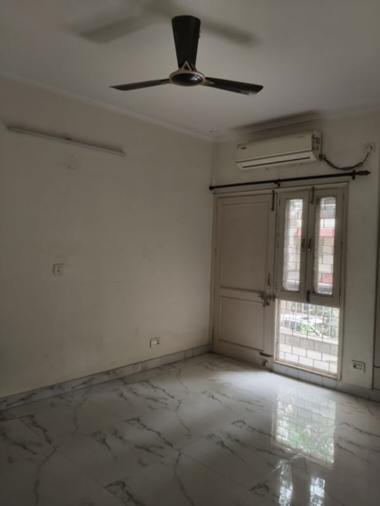 Room, sarita vihar 3 Bedroom 1800 Sq.Ft. Apartment In Sarita Vihar Delhi 10276823