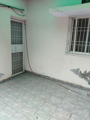 Room in 3 BHK Apartment at Sarita Vihar – for Rent