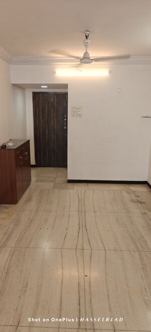 Room in 2 BHK Apartment at Silver View Apartments, Versova – for Rent