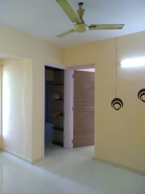 Room in 2 BHK Apartment at Group Seven Rushi Heights, Goregaon East – for Rent