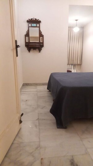 Bathroom in 4 BHK Apartment at Dlf Phase ii – for Rent