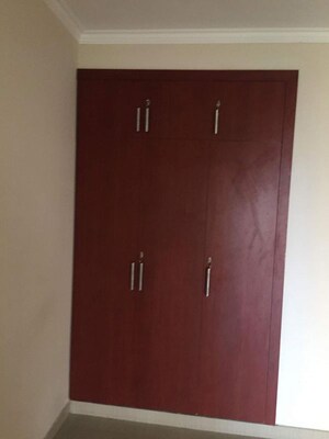 Furnished Amenities in 3 BHK Builder Floor at Defence Colony – for Rent