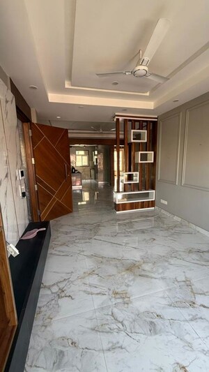 Parking in 4 BHK Builder Floor at Ansal Plaza Gurgaon, Palam Vihar – for Rent