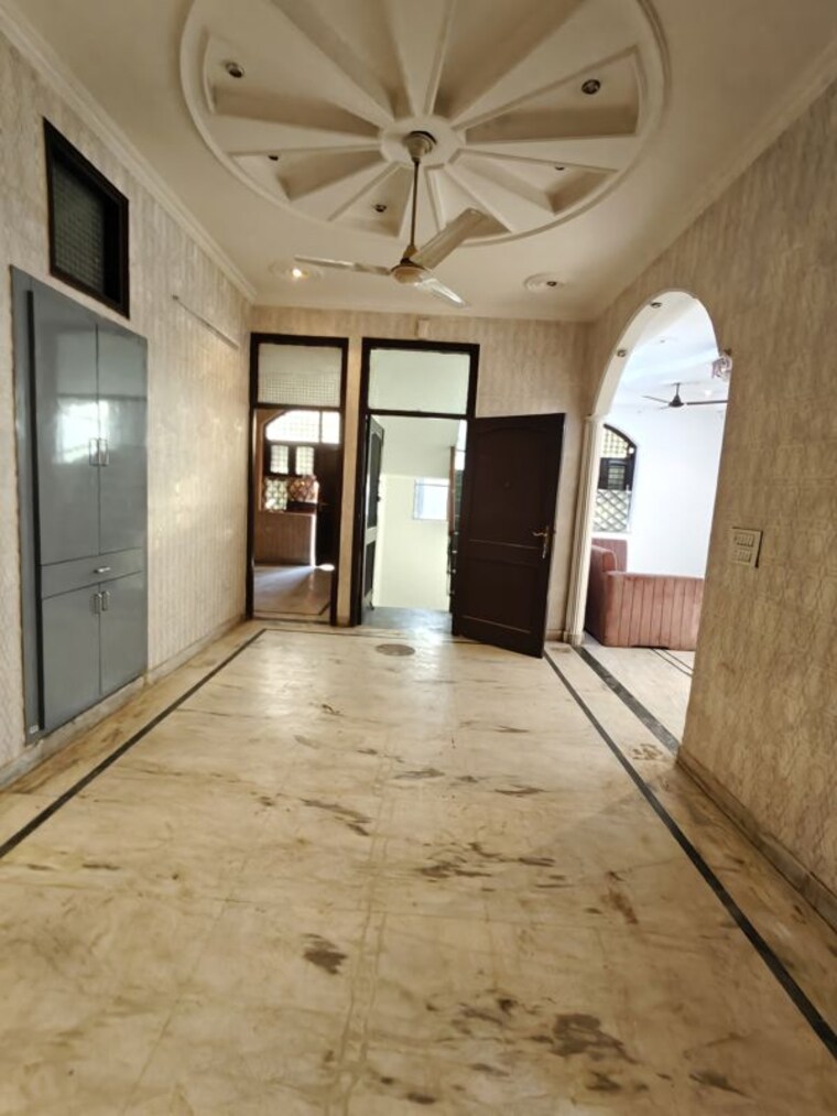  Parking, ansal-sushant-lok-i 3 Bedroom 215 Sq.Yd. Builder Floor In Sector 43 Gurgaon 10276929