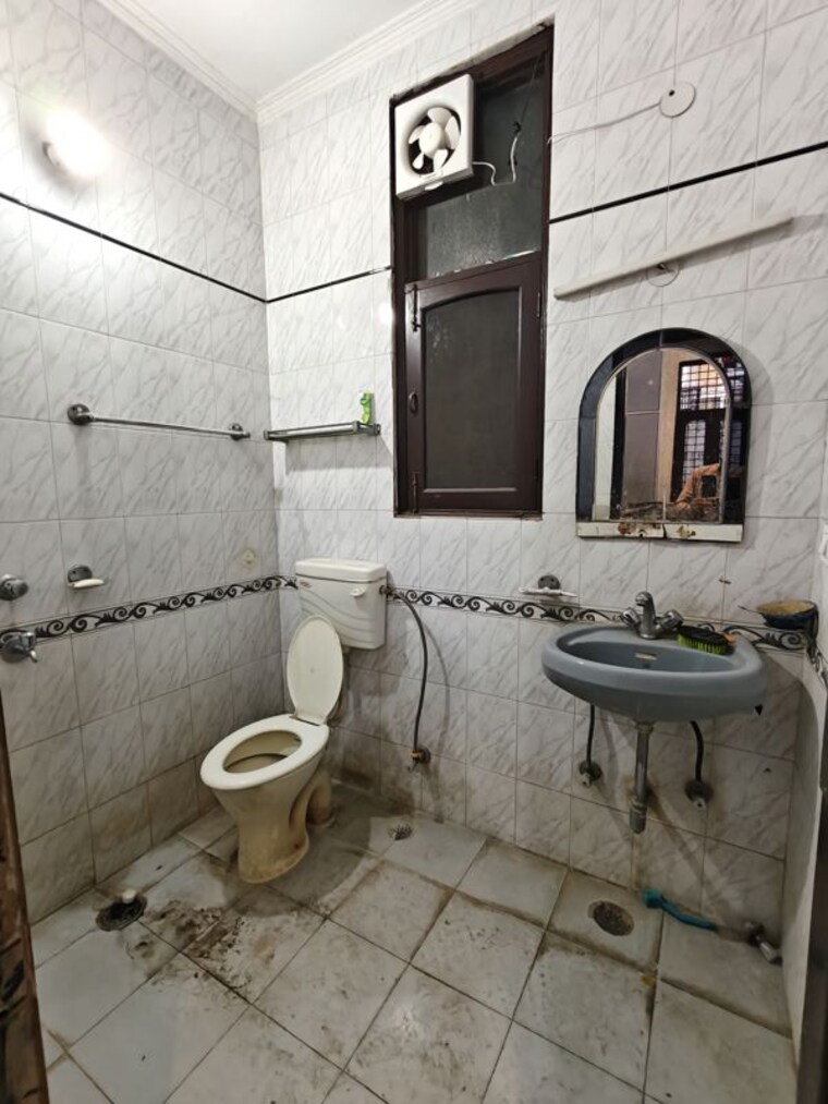 Bathroom, ansal-sushant-lok-i 3 Bedroom 215 Sq.Yd. Builder Floor In Sector 43 Gurgaon 10276929