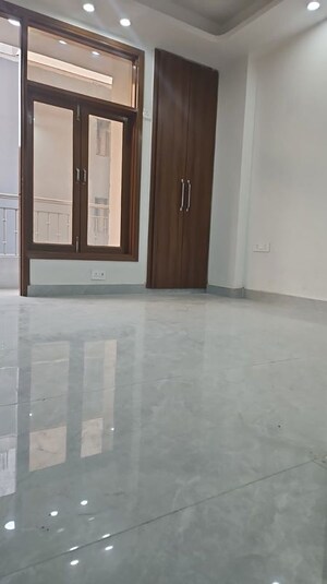 Room in 2 BHK Builder Floor at Neb Sarai – for Rent
