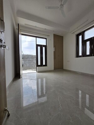 Room in 2 BHK Apartment at Chattarpur – for Rent