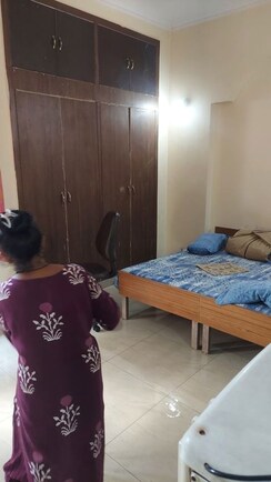 2 BHK Independent House For Rent in RWA Apartments Sector 50