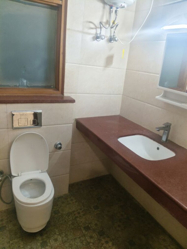 Bathroom, ansal-plaza-gurgaon 4 Bedroom 4000 Sq.Ft. Builder Floor In Palam Vihar Gurgaon 10277003