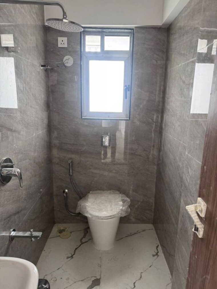 Bathroom, oxford-navrang-navkar 2 Bedroom 950 Sq.Ft. Apartment In Goregaon West Mumbai 10277023