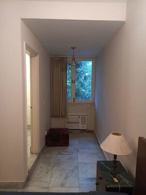 Room in 2 BHK Apartment at Dlf Phase V – for Rent