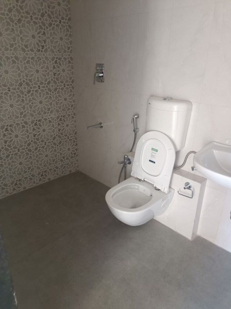 Bathroom, dadar east 2 Bedroom 500 Sq.Ft. Apartment In Dadar East Mumbai 10277075