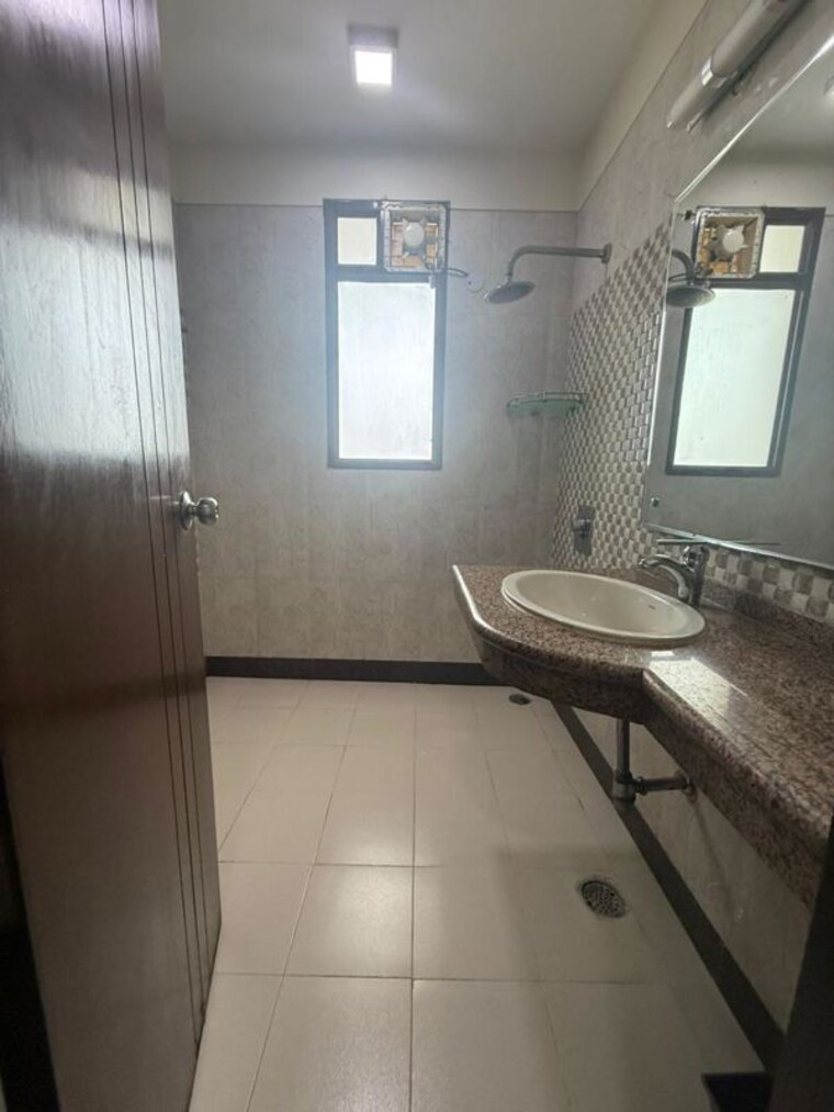 Bathroom, south city 2 3 Bedroom 2400 Sq.Ft. Builder Floor In South City 2 Gurgaon 10277087