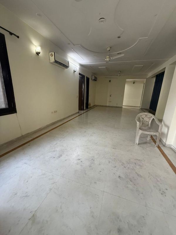 3 BHK + Extra Room Builder Floor For Rent in South City 2