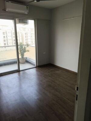 Room in 3 BHK Apartment at Signature Global City, Sector 37d – for Rent