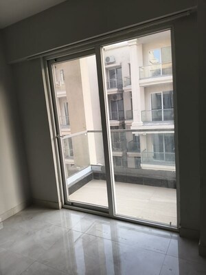 Room in 3 BHK Apartment at Signature Global City, Sector 37d – for Rent