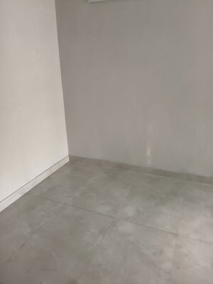 Room in 3 BHK Apartment at Signature Global City, Sector 37d – for Rent