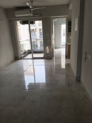 Room in 3 BHK Apartment at Signature Global City, Sector 37d – for Rent