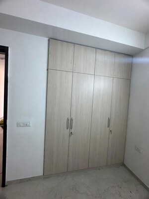 Room in 3 BHK Builder Floor at Smart World Orchard, Sector 61 – for Rent