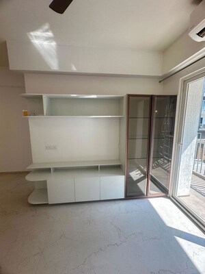 Kitchen in 2.5 BHK Builder Floor at Smart World Orchard, Sector 61 – for Rent