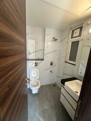 Bathroom in 2.5 BHK Builder Floor at Smart World Orchard, Sector 61 – for Rent