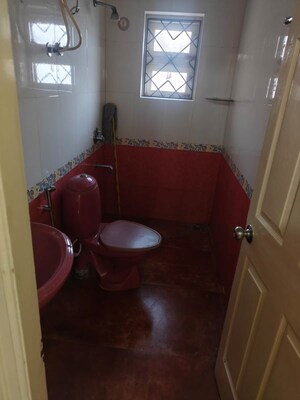 Bathroom in 3 BHK Apartment at Dona Paula – for Rent