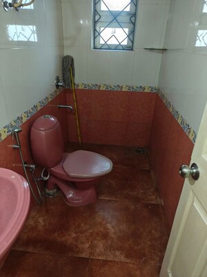 Bathroom in 3 BHK Apartment at Dona Paula – for Rent