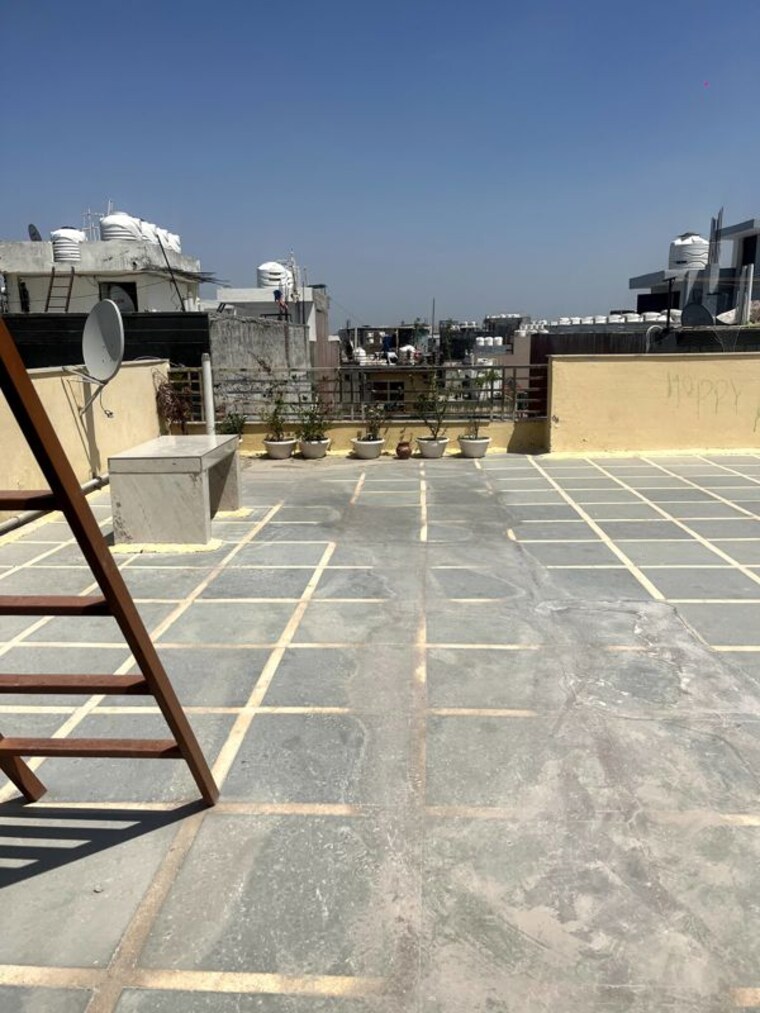 Terrace, rajpur khurd extension 2 Bedroom 70 Sq.Yd. Apartment In Rajpur Khurd Extension Delhi 10277033