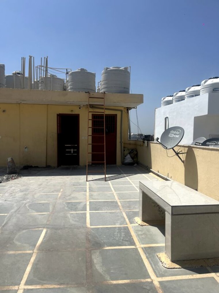 Terrace, rajpur khurd extension 2 Bedroom 70 Sq.Yd. Apartment In Rajpur Khurd Extension Delhi 10277033