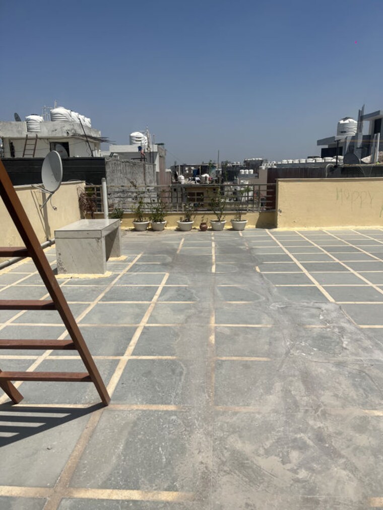 Terrace, rajpur khurd extension 2 Bedroom 70 Sq.Yd. Apartment In Rajpur Khurd Extension Delhi 10277033