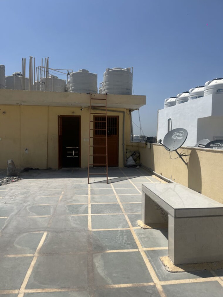Terrace, rajpur khurd extension 2 Bedroom 70 Sq.Yd. Apartment In Rajpur Khurd Extension Delhi 10277033