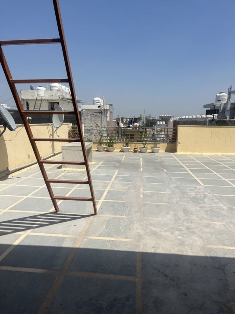 Terrace, rajpur khurd extension 2 Bedroom 70 Sq.Yd. Apartment In Rajpur Khurd Extension Delhi 10277033