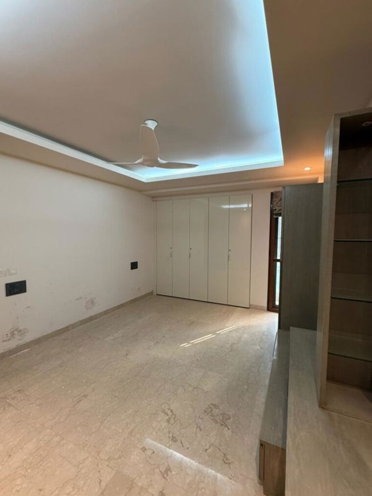Room, east of kailash 3 Bedroom 200 Sq.Yd. Builder Floor In East Of Kailash Delhi 10277171