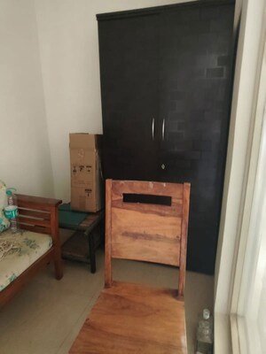 Furnished Amenities in 3 BHK Apartment at Emaar Emerald Estate, Sector 65 – for Rent