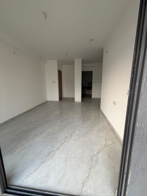 Room in 3 BHK Apartment at Godrej Hillside, Mahalunge – for Rent