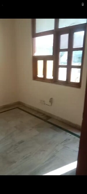 Room in 4 BHK Apartment at Sector 11 Dwarka – for Rent