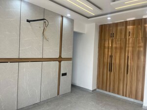 Room in 3 BHK Builder Floor at Sector 77 – for Sale