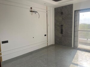 Room in 3 BHK Builder Floor at Sector 77 – for Sale
