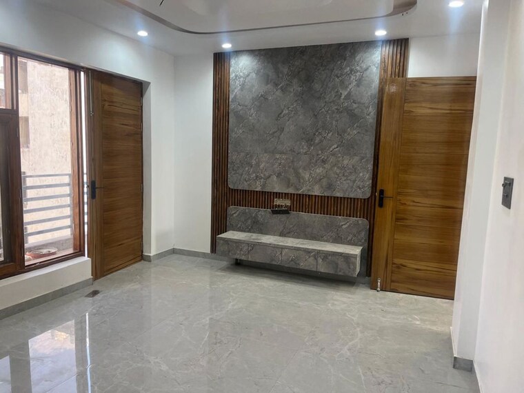 Room, sector 77 3 Bedroom 190 Sq.Ft. Builder Floor In Sector 77 Faridabad 10277216