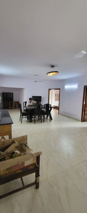 Living Room in 4 BHK Apartment at Dlf Phase I – for Rent