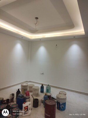 Living Room in 6+ BHK Apartment at Dlf Phase ii – for Rent