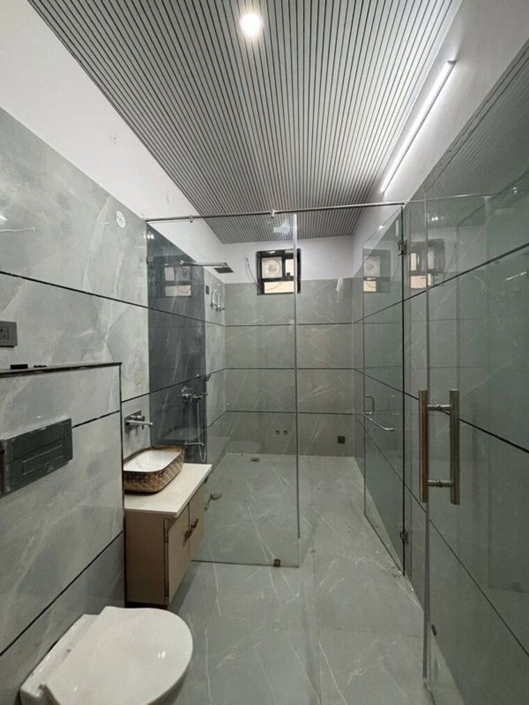 Bathroom, vasant vihar 4 Bedroom 400 Sq.Yd. Builder Floor In Vasant Vihar Delhi 10277222