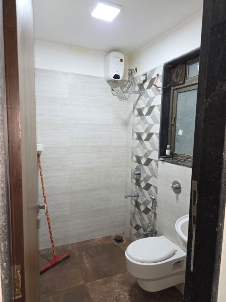 Bathroom, harasiddh-viraaj 2 Bedroom 730 Sq.Ft. Apartment In Malad East Mumbai 10277227
