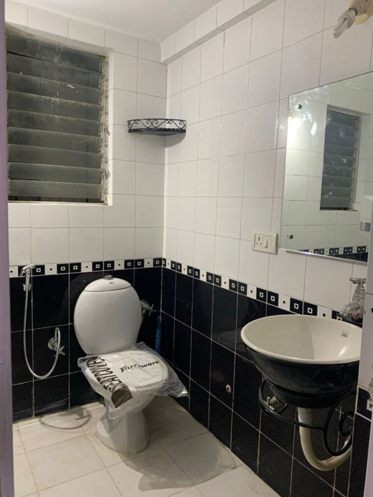 Bathroom, amrut-runwal-paradise 2 Bedroom 1300 Sq.Ft. Apartment In Kothrud Pune 10277253