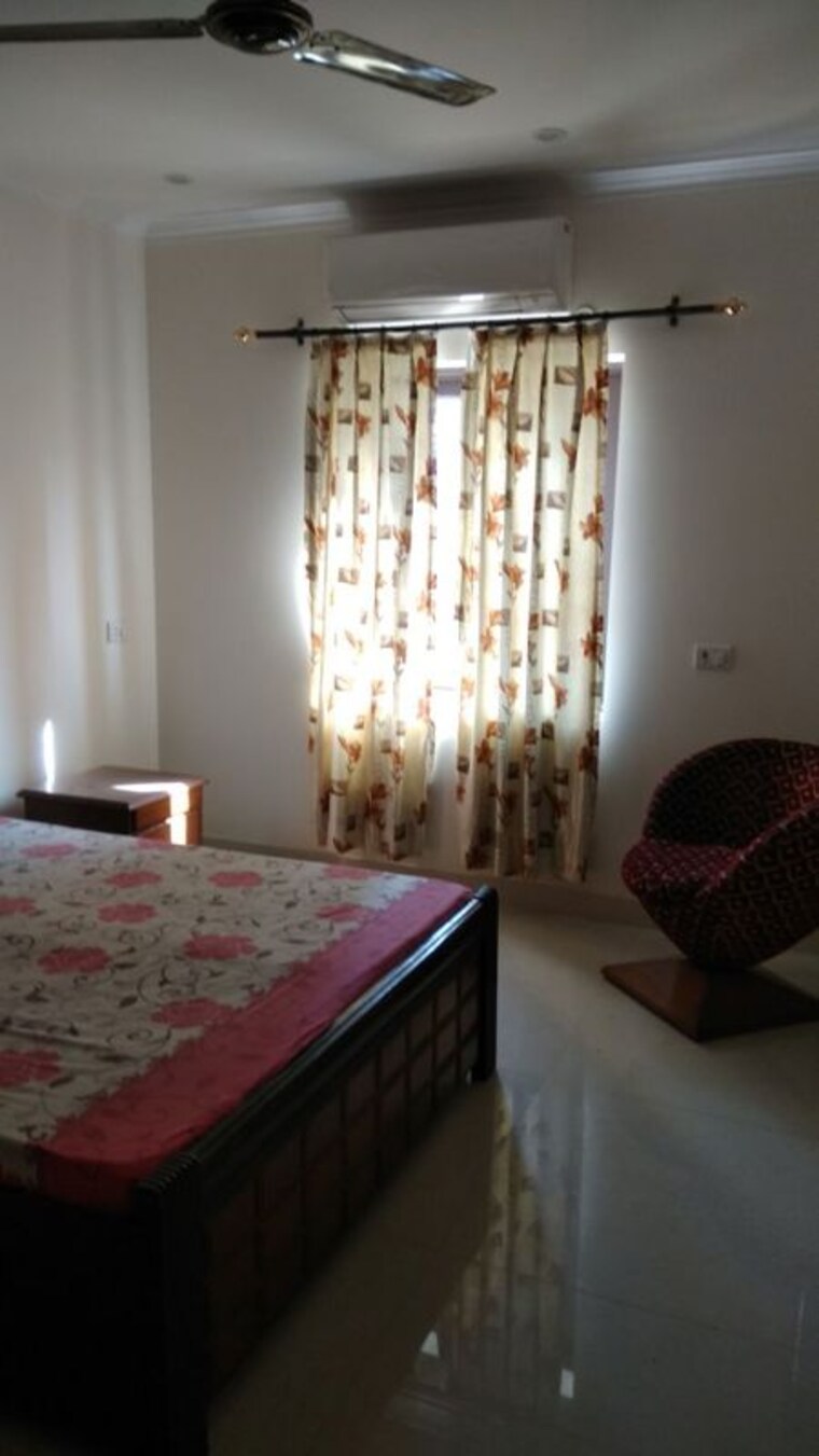 Bedroom, ansal-sushant-apartments 4 Bedroom 215 Sq.Yd. Apartment In Sushant Lok I Gurgaon 10277258