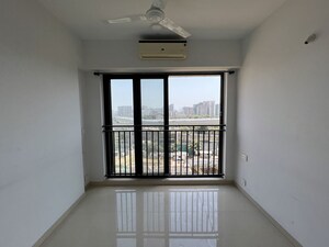 Room in 2.5 BHK Apartment at Kalpataru Primus Residence, Santacruz East – for Rent